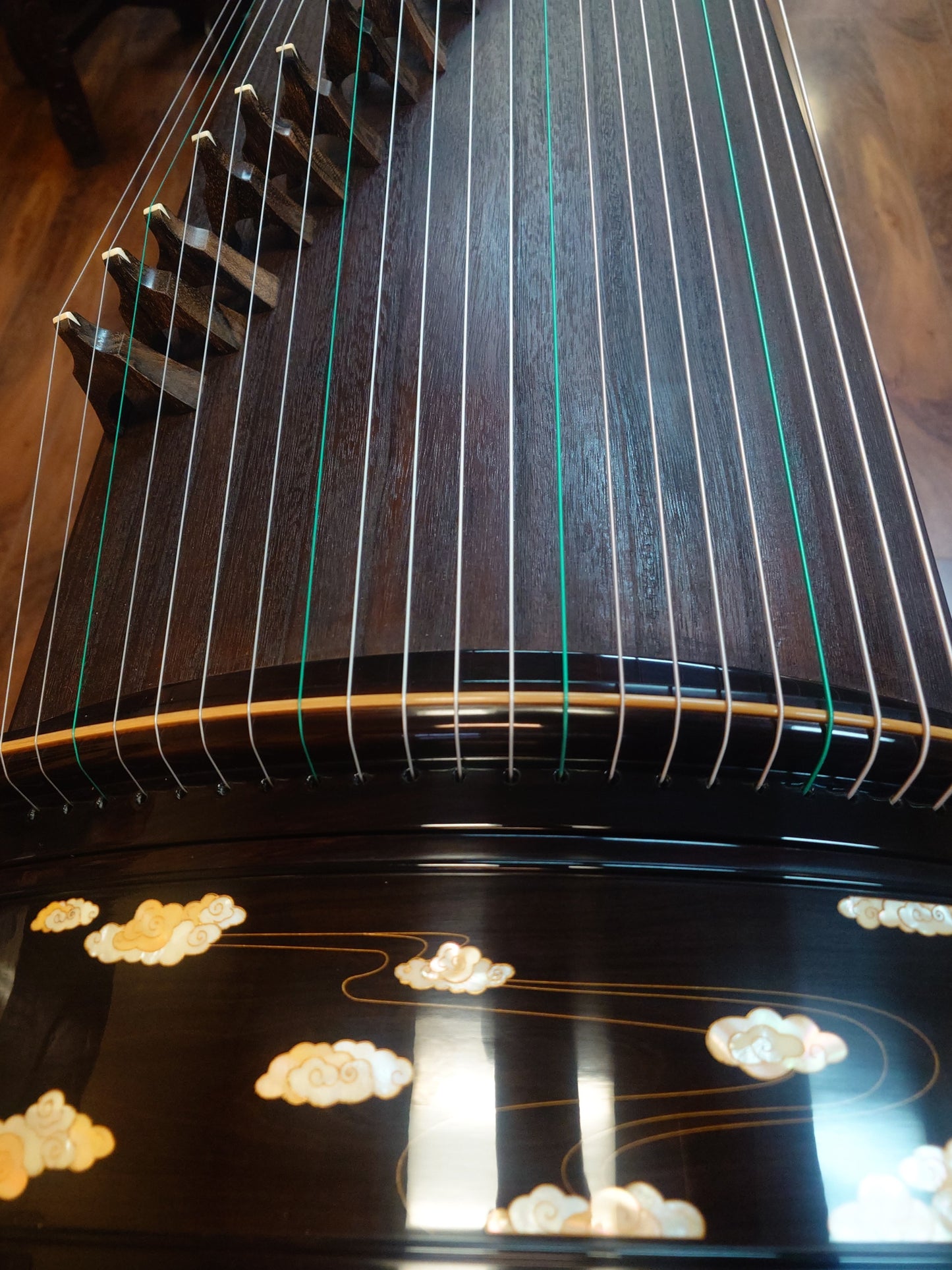 Xuanzhong Aged Thailand Rosewood Guzheng "Colorful Clouds Chasing the Moon"