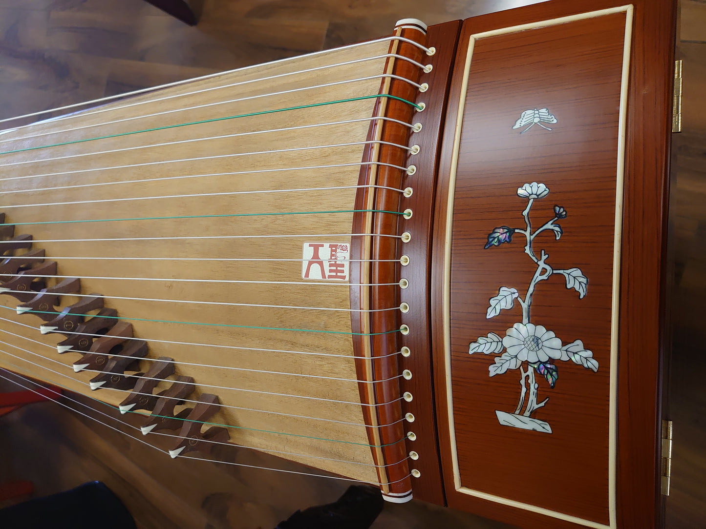 Tiansheng Rosewood Guzheng with Mother-of-Pearl Inlay "Morning Dew"